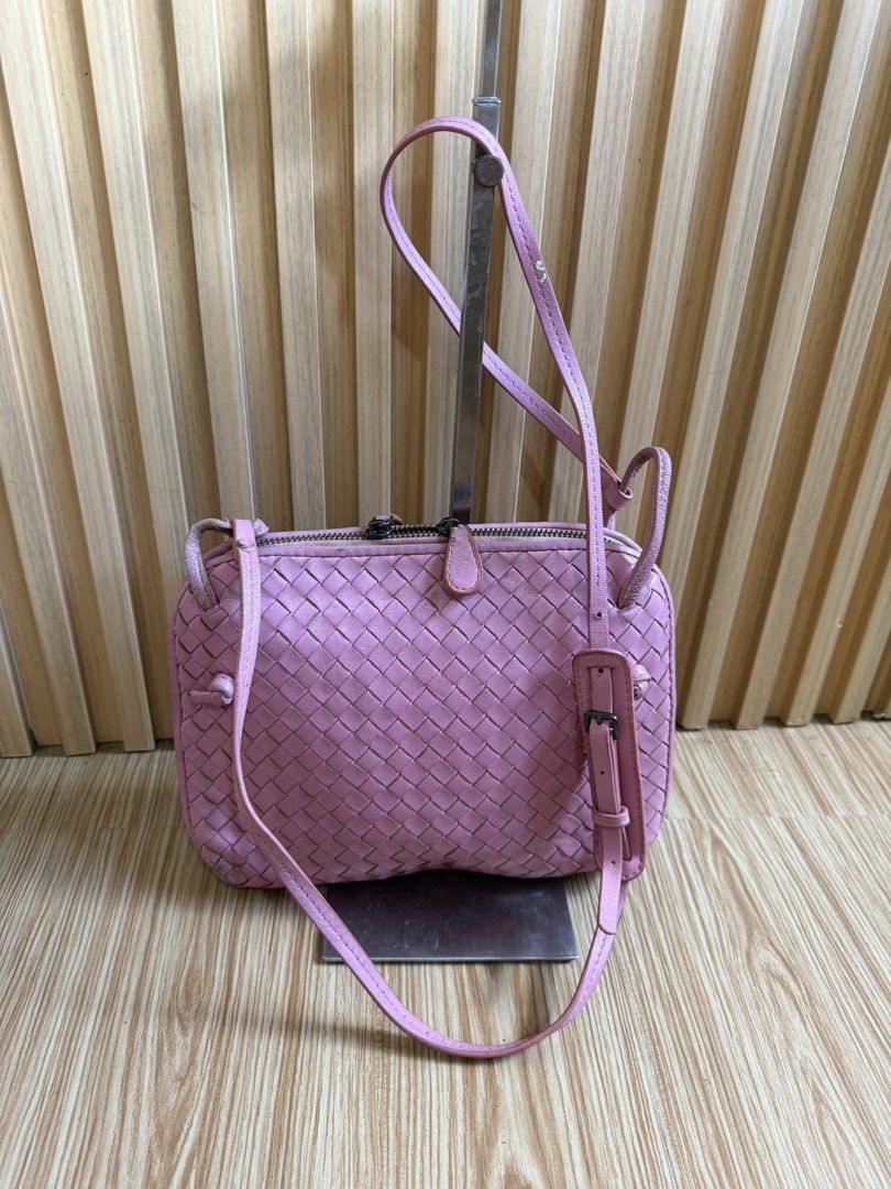 Bottega veneta (Category: Cross-body Bags) located in Lipa City. Submitted by thyra06 (Listing ID 1466651035, Image 1). Description: .