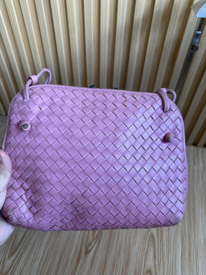 Bottega veneta (Category: Cross-body Bags) located in Lipa City. Submitted by thyra06 (Listing ID 1466651035, Image 2). Description: .