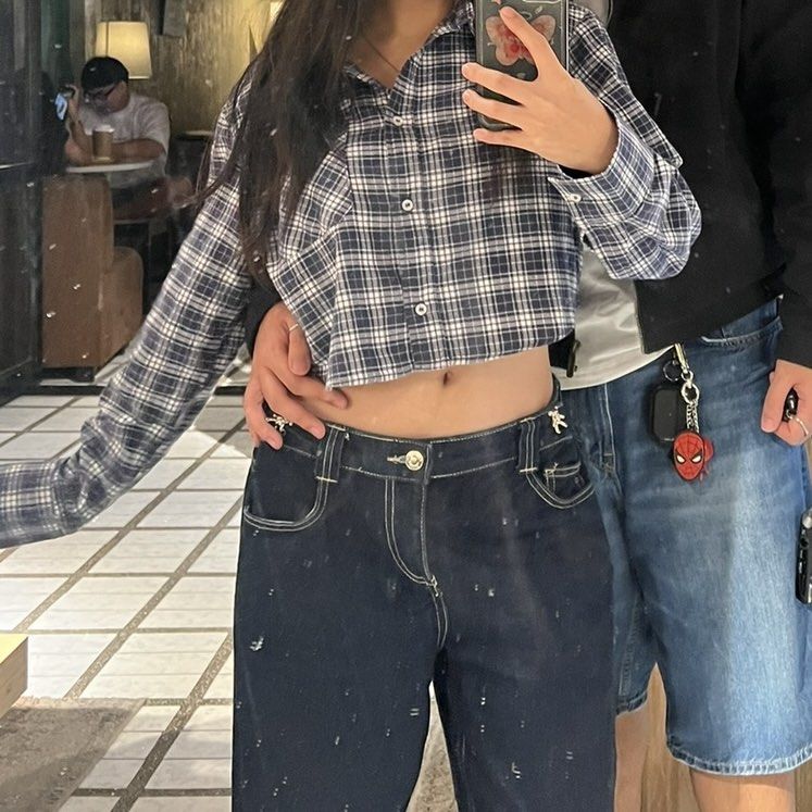 Boxy oversized blue checkered top (Category: Others Tops) located in Makati City. Submitted by monu__ (Listing ID 1466714025, Image 2). Description: H&M Super soft cotton fabric Size: S, oversized, boxy fit and cropped Super comfortable wear.