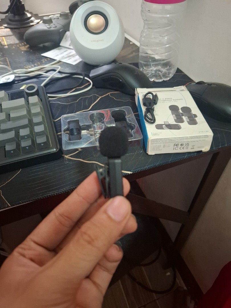 Boya by-20 Wireless Microphone System with Type-C Receiver (Category: Microphones) located in Baler. Submitted by jjoysonmaniaol (Listing ID 1466584612, Image 3). Description: still new di ganon nagagamit. nakatambak lang mod jnt flash lbc or cop mop gcash ..... pwede ako magsend ng video na working ang product at wala problema . .
