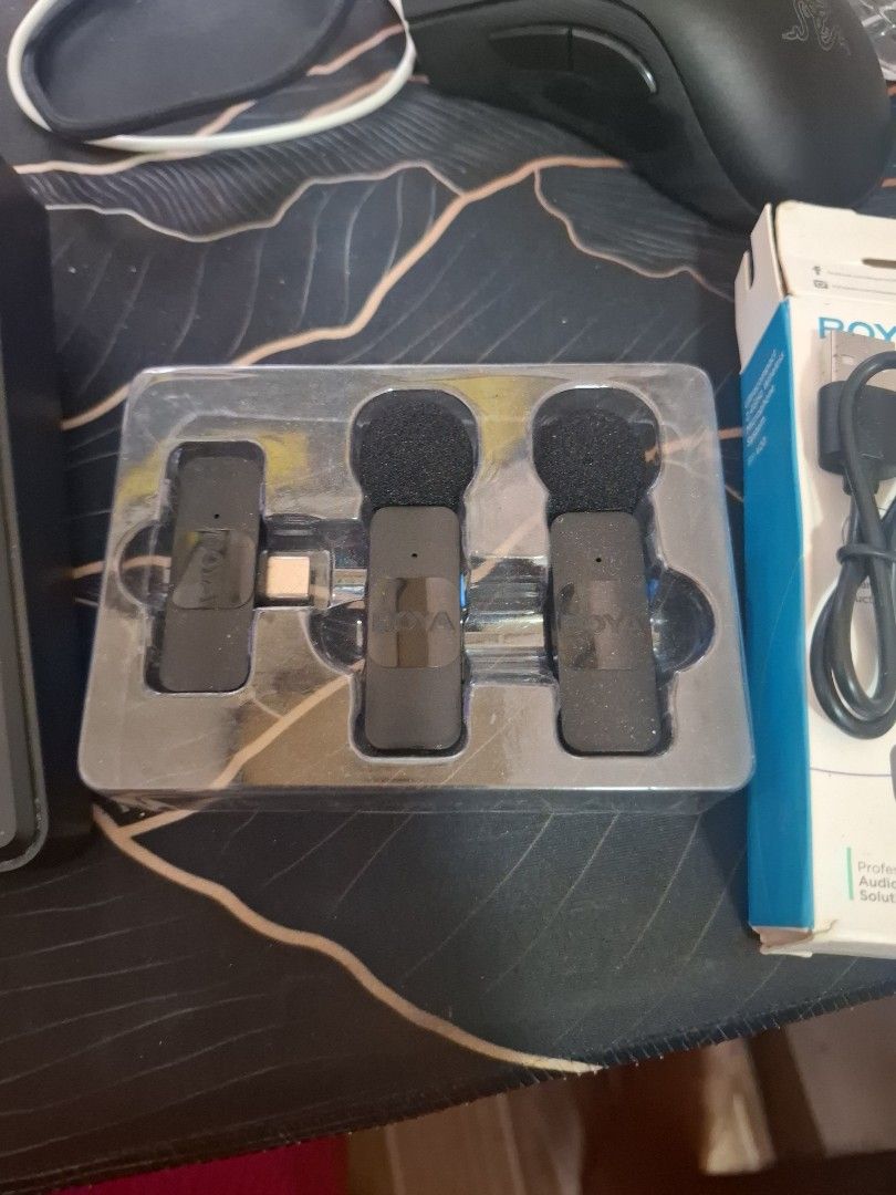 Boya by-20 Wireless Microphone System with Type-C Receiver (Category: Microphones) located in Baler. Submitted by jjoysonmaniaol (Listing ID 1466584612, Image 2). Description: still new di ganon nagagamit. nakatambak lang mod jnt flash lbc or cop mop gcash ..... pwede ako magsend ng video na working ang product at wala problema . .