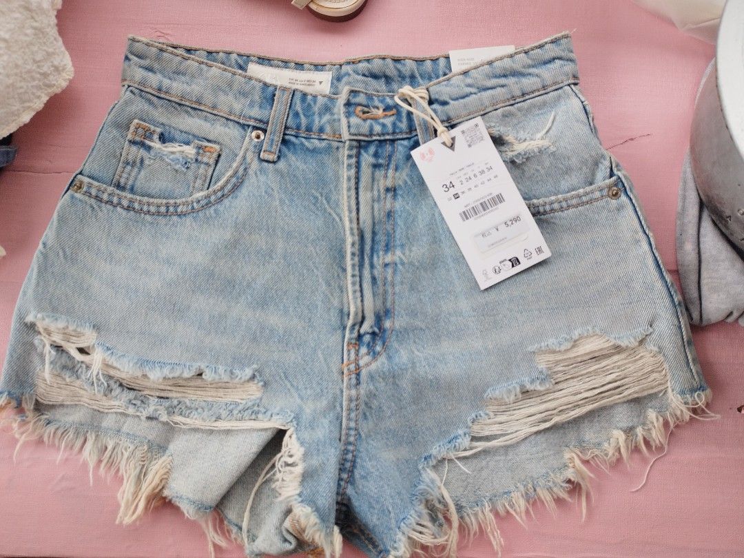 Brand new ZARA (Category: Shorts) located in Moalboal. Submitted by irishfox28 (Listing ID 1466714026, Image 1). Description: NABILI JAPAN 5000YEN PAGDATING SA PINAS HINDI KASYA.