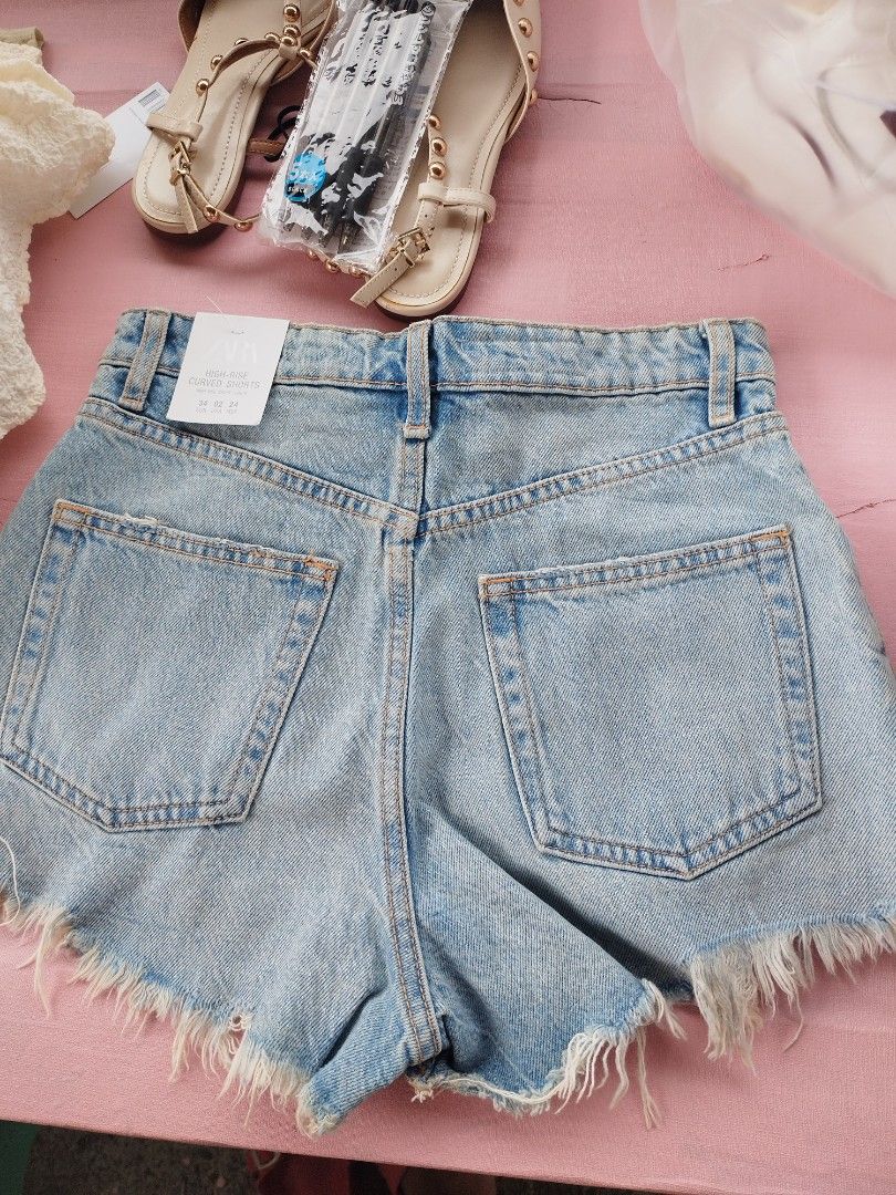 Brand new ZARA (Category: Shorts) located in Moalboal. Submitted by irishfox28 (Listing ID 1466714026, Image 2). Description: NABILI JAPAN 5000YEN PAGDATING SA PINAS HINDI KASYA.