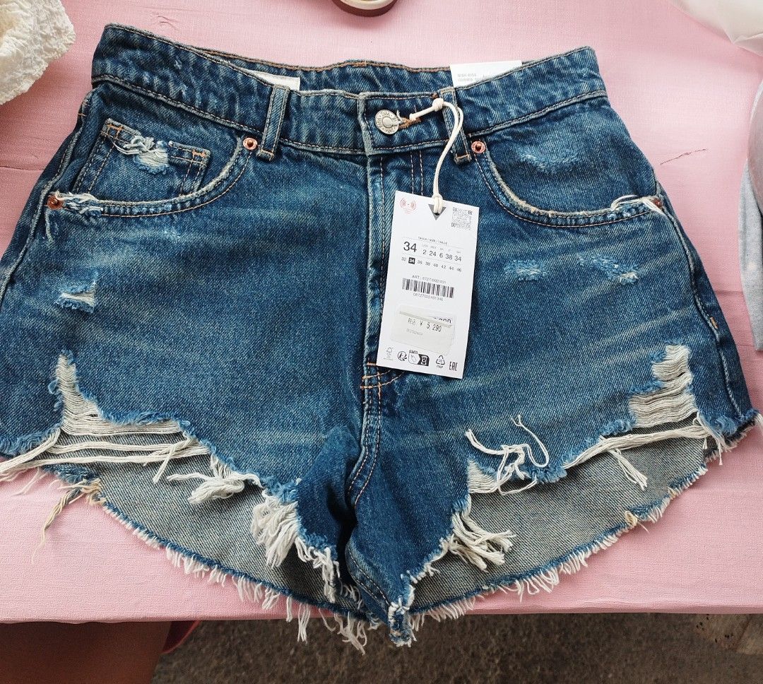 Brandnew (Category: Luxury Apparel) located in Moalboal. Submitted by irishfox28 (Listing ID 1466714556, Image 1). Description: nabili kong japan nagvocation dito sa japan hindi kasya 5000nyen plus nabili 2500.pinas.