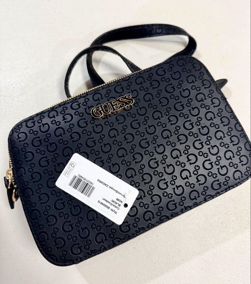 BRANDNEW - GUESS SLING BAG (Category: Cross-body Bags) located in San Fernando. Submitted by annieprelovedshop (Listing ID 1466659310, Image 1). Description: 💯 ORIGINAL.