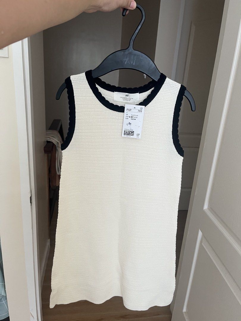 Brandnew H&M dress (Category: Babies & Kids Fashion) located in Talisay. Submitted by babykiethc65968 (Listing ID 1466560137, Image 2). Description: Brandnew with tag Size 6-8 yrs old on tag 700 fix price Location Cebu.