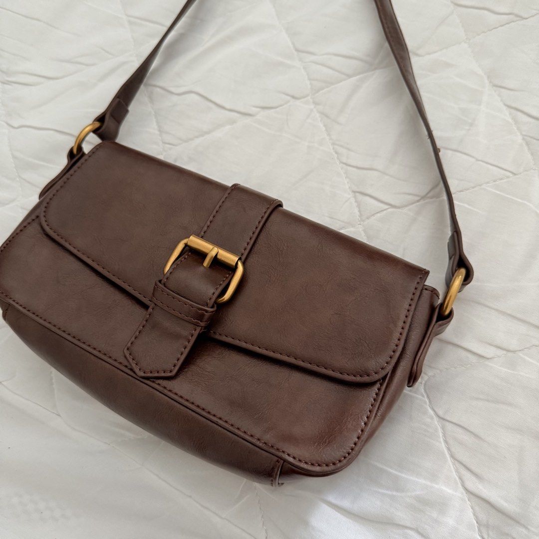 Brandy Melville Bag (Category: Shoulder Bags) located in Davao. Submitted by aug_amari (Listing ID 1466579280, Image 2). Description: w sign of use but not that visible (check last slides).