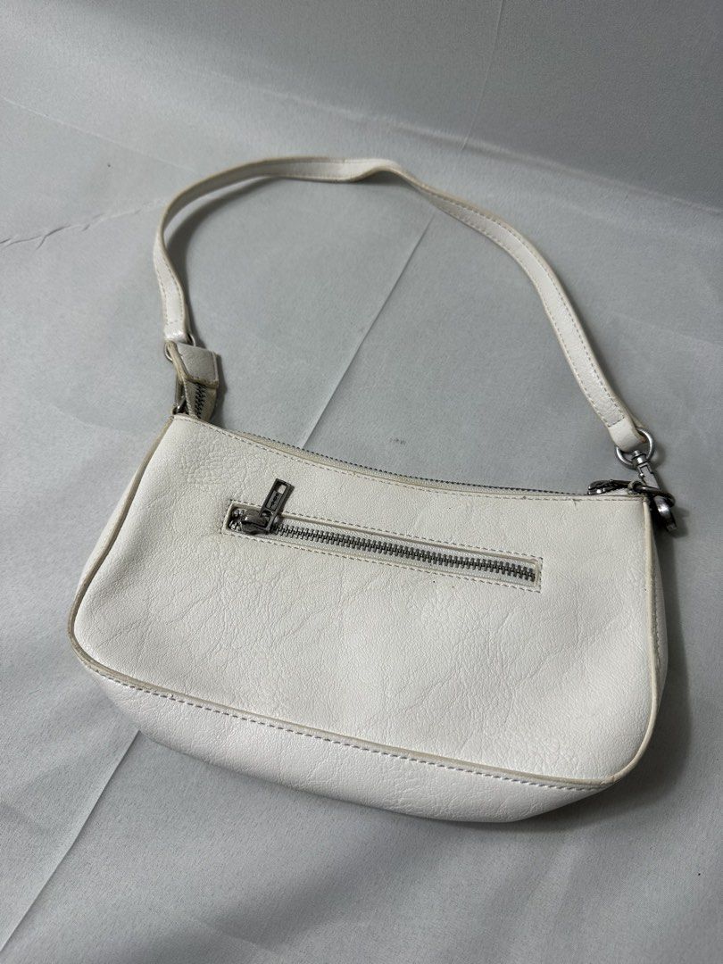 Brandy Melville Y2K Leather Pochette (Category: Shoulder Bags) located in Cabanglasan. Submitted by thefashiongarage.co (Listing ID 1466620447, Image 2). Description: .