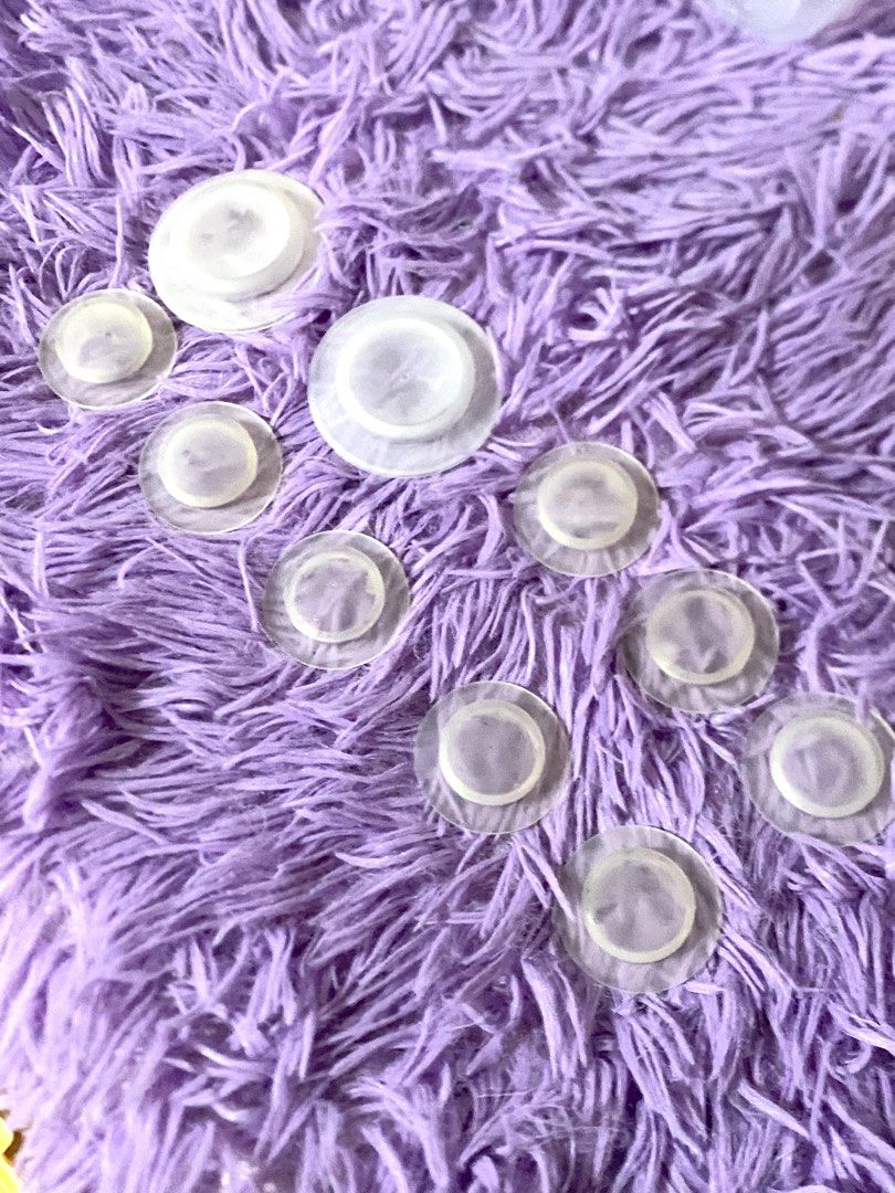 Breast Milk Bottles and Dula Sealing Disc (Category: Breastfeeding & Bottle Feeding) located in Quezon City. Submitted by macastillo1998 (Listing ID 1466591088, Image 3). Description: - 4x Milk storage bottles with white caps and pink label areas - 1x Manual breast pump for easy expression - 1x Ziploc bag containing extra clear Dula silicone valves and duckbill parts - Perfect starter set for pumping and storing breast milk - Thoroughly cleaned, 