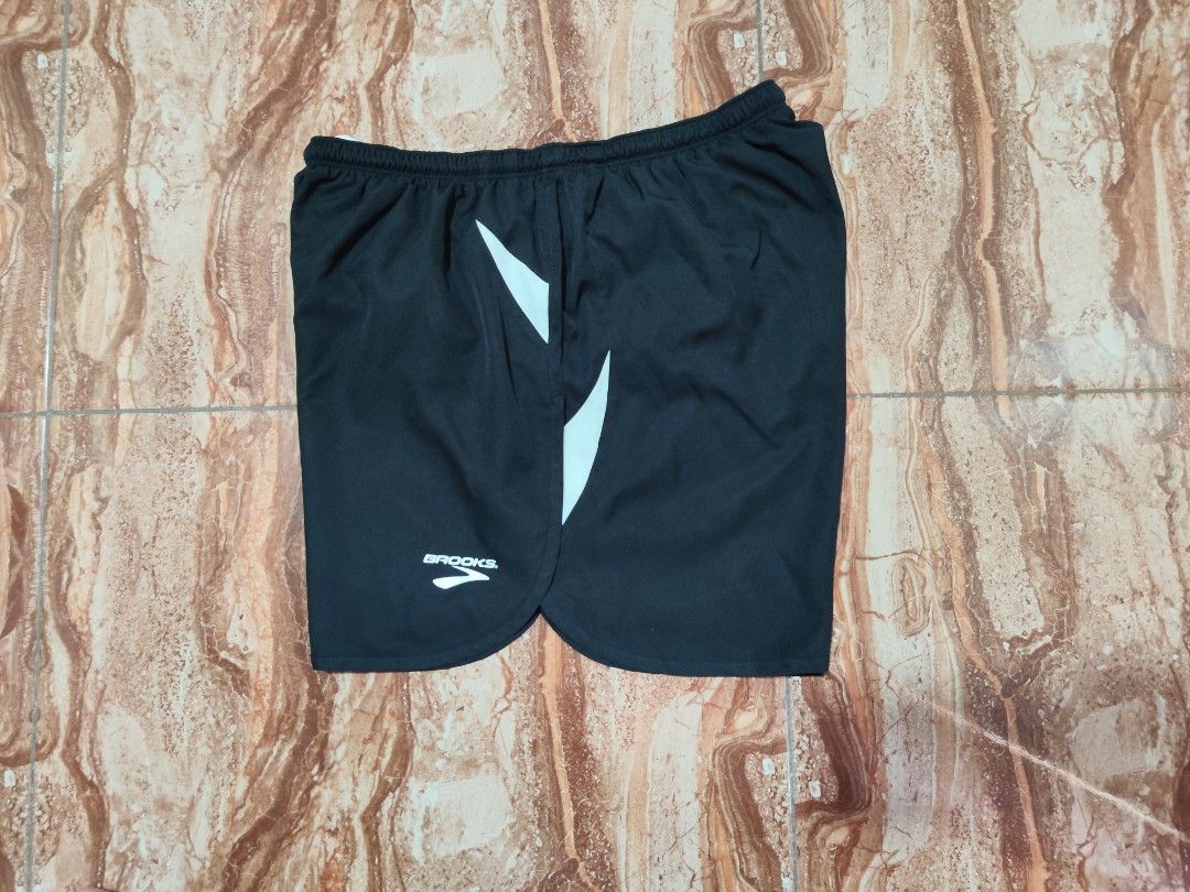 Brooks Running Short (Category: Activewear) located in General Santos City (Dadiangas). Submitted by alfredanth42291 (Listing ID 1466608579, Image 2). Description: BROOKS RUNNING SHORT black/white womens L mens M W: 26.5-40 L: 14 -w/ drawstring -w/ inner brief -w/ side slits ✓excellent condition 250 #sports #pickleball #drifit.