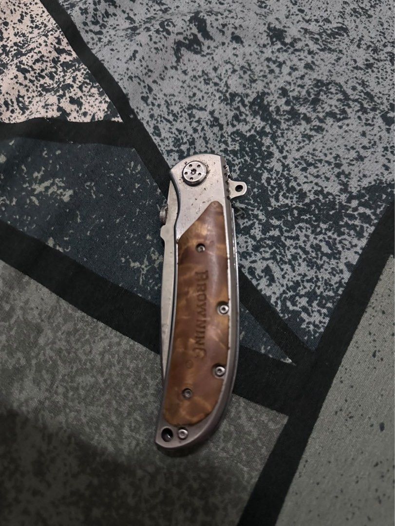 Browing Wood Hunting Knife (Category: Vintage Collectibles) located in Caloocan City. Submitted by sijeyyy9320 (Listing ID 1466630662, Image 2). Description: .