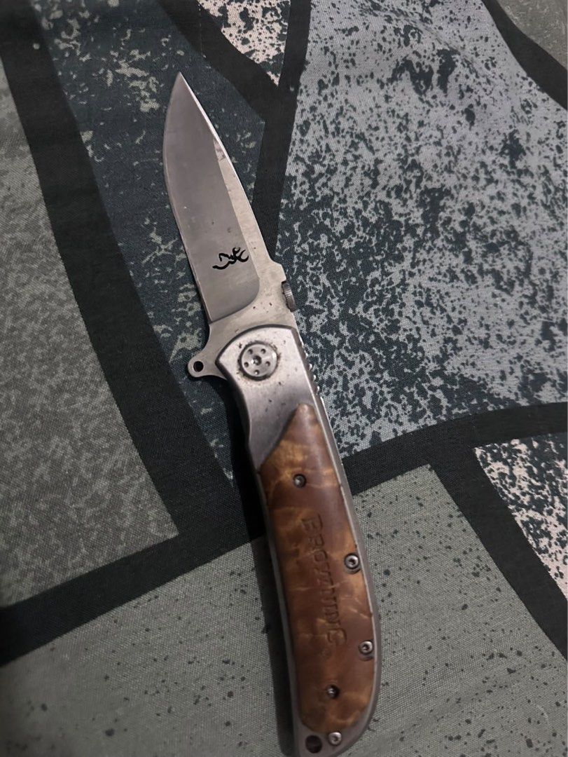 Browing Wood Hunting Knife (Category: Vintage Collectibles) located in Caloocan City. Submitted by sijeyyy9320 (Listing ID 1466630662, Image 1). Description: .