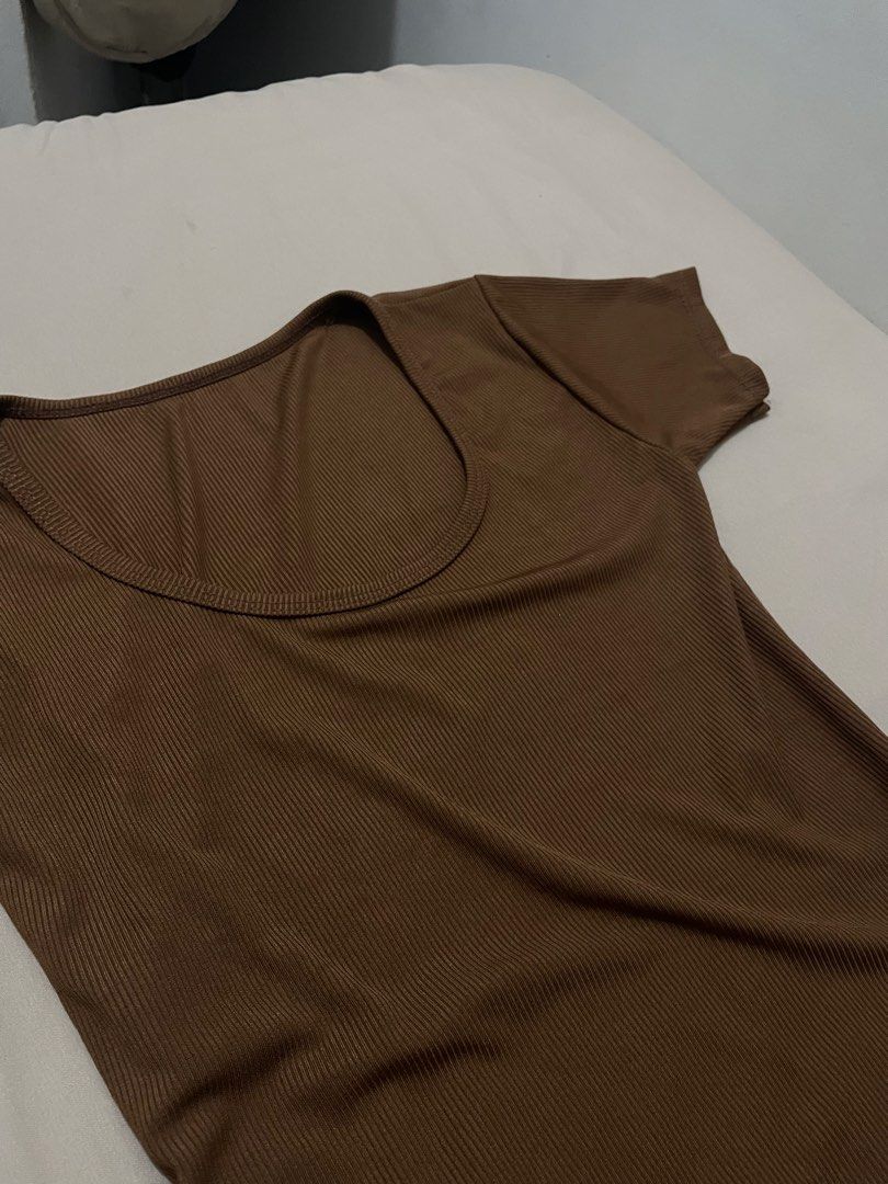 Brown Bodysuit Scoop Neck Top (Category: Sleeveless) located in Manila. Submitted by eyyarrios82239 (Listing ID 1466591804, Image 3). Description: Preloved Dress Selling Price — P50.00 Size — Small to Medium Courier — Lalamove or Self Pick Up Only Location — Balingasa, Quezon City (Near Ayala Malls Cloverleaf/ A.Bonifacio) Mode of Payment — Gcash upon pick up.