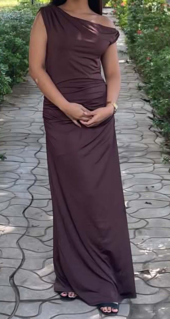 Brown Dress (Category: Dresses) located in Manila. Submitted by wildturtle.4c2147 (Listing ID 1466722317, Image 2). Description: choco brown dress, only used for a 3hr wedding. size is medium, i bought it for 2000. selling it for 1500 but still negotiable for a sure buyer and willing to give big discount if u pay first then ship. can send actual photo. location is manila..
