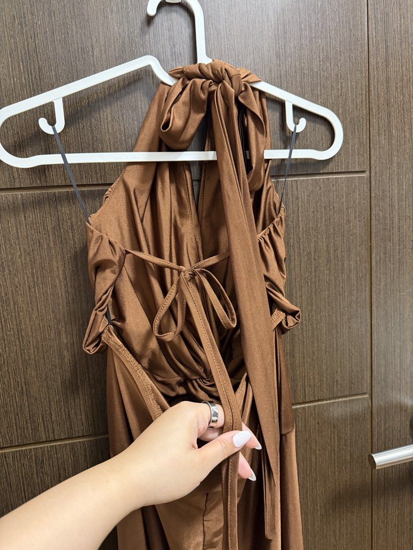 Brown formal dress gown backless (Category: Evening dresses & gowns) located in Quezon City. Submitted by silentshopperxx (Listing ID 1465047924, Image 3). Description: *XS-L. Fitting in The Magnolia Residences Tower D. *Fitting fee ₱50 (to avoid cancellations) *For rent ₱299 max of 3 days with 1k deposit refundable upon return without damage *For sale 1k .
