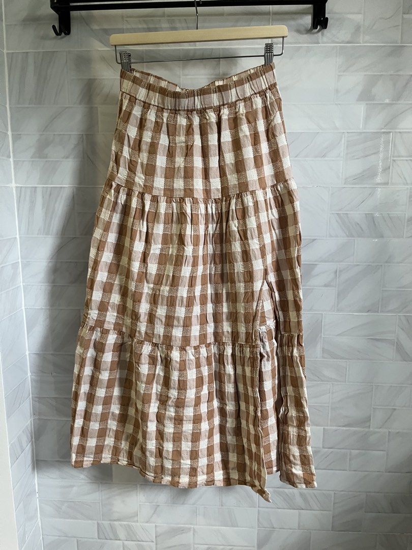 Brown Gingham Tiered Midi Skirt (Category: Skirts) located in Calamba. Submitted by feefifofum.444 (Listing ID 1466613475, Image 1). Description: Brown and white gingham midi skirt S-M.
