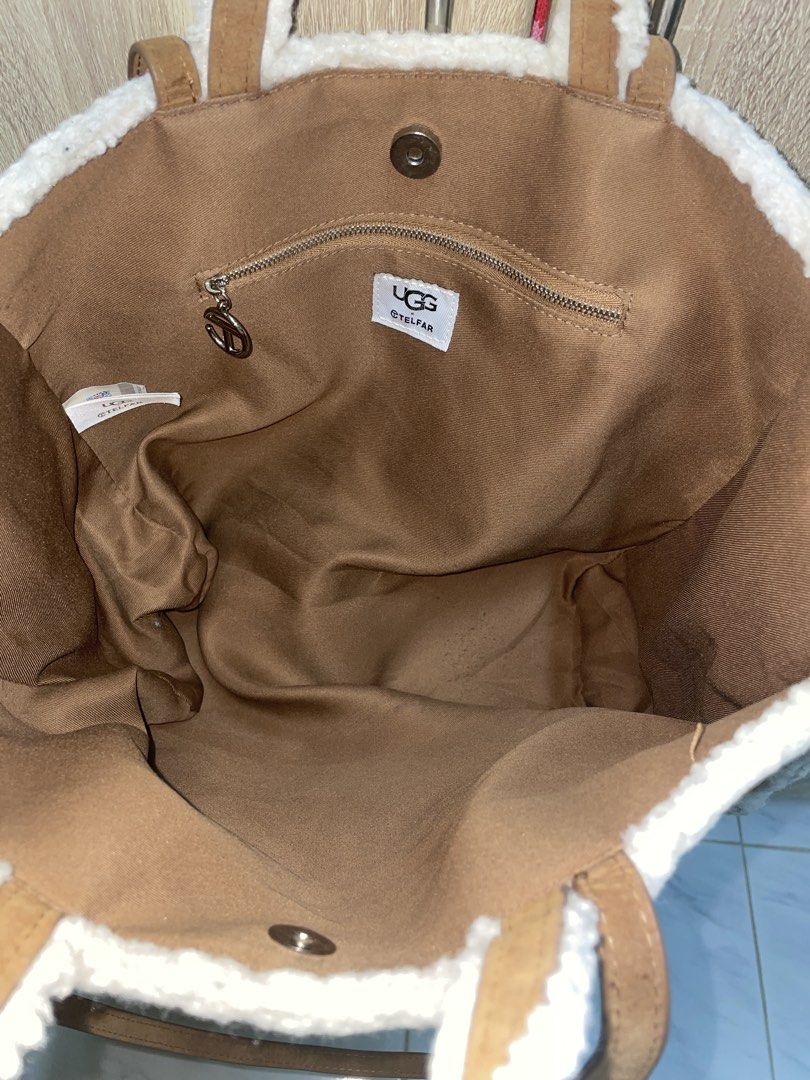 Brown Medium Tote Bag (Category: Tote Bags) located in Quezon City. Submitted by gems4sale (Listing ID 1466700416, Image 2). Description: !nsp0_only Telfar UGG.