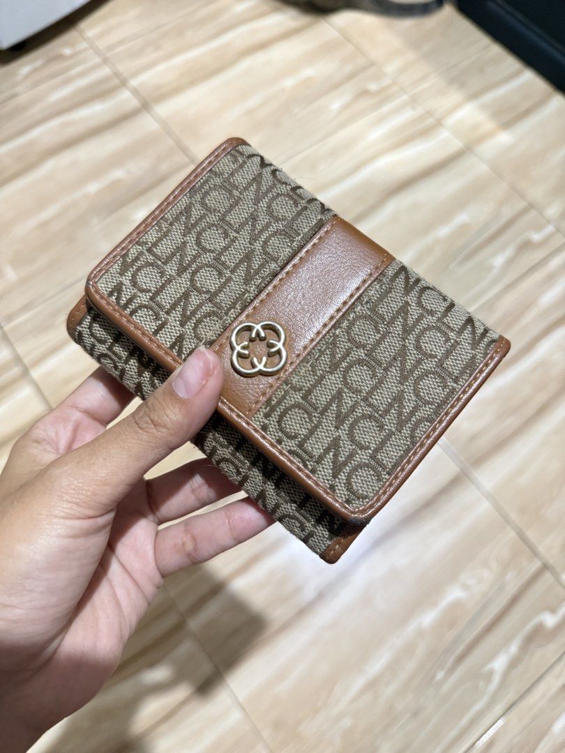 Brown Monogram Pattern Tri-Fold Wallet (Category: Luxury Bags & Wallets) located in Paranaque City. Submitted by ginggersnapx (Listing ID 1466675978, Image 2). Description: Well used CLN wallet -meet up (Naga Camarines Sur) -delivery J&T or LBC.