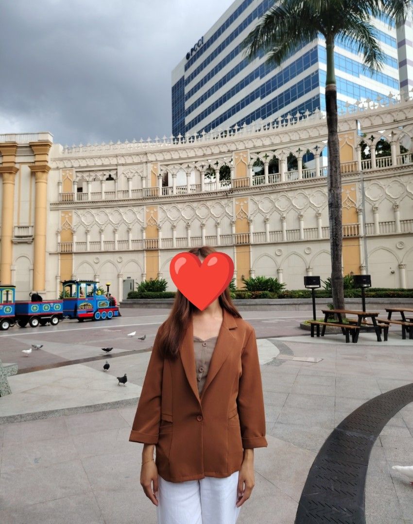 Brown casual blazer (Category: Coats, Jackets and Outerwear) located in Bacolod City. Submitted by gyelatin (Listing ID 1466599382, Image 1). Description: - Style: Oversized brown blazer with single button closure and notch lapels - Sleeves: Mid-length with stylish rolled-up cuffs - Versatility: Perfect neutral layer for daily casual wear or office outfits - Fit: Relaxed, easy to throw on over any top - Condition: Great pre-loved condition (ready