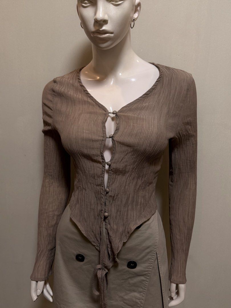 Brown top (Category: Others Tops) located in General Santos City (Dadiangas). Submitted by jen.crtz (Listing ID 1466564548, Image 1). Description: .
