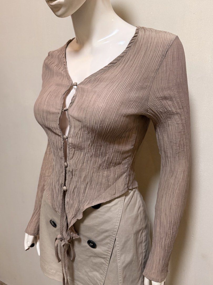 Brown top (Category: Others Tops) located in General Santos City (Dadiangas). Submitted by jen.crtz (Listing ID 1466564548, Image 2). Description: .