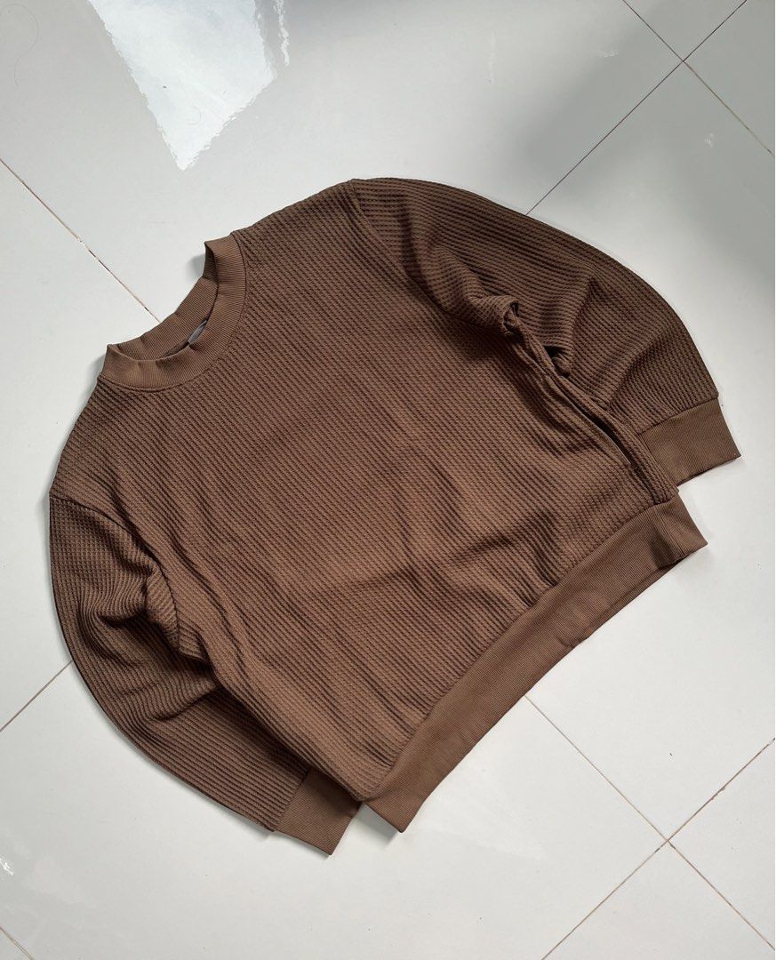Brown Waffle Knit Sweater w/ pockets (Category: Coats, Jackets and Outerwear) located in Bacolod City. Submitted by danielle5_ (Listing ID 1466583776, Image 2). Description: Small-Medium, 21x23 Flaws: none Mine: 450.