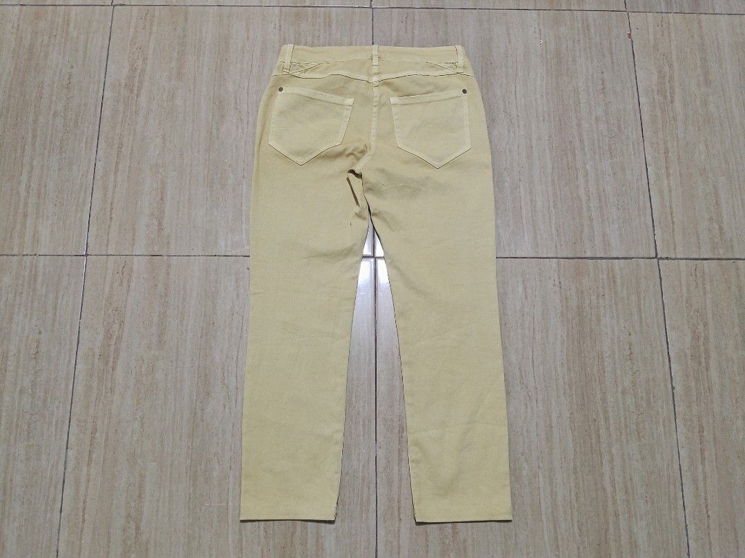 BRUNELLO CUCINELLI (Category: Jeans) located in Glan. Submitted by cpaharodde48008 (Listing ID 1466726086, Image 3). Description: BRUNELLO CUCINELLI SQUARE JEANS Very good to excellent Width - 26-28 Length - 33.