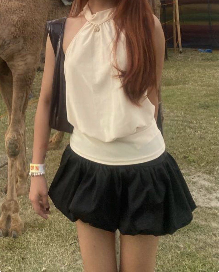 Bubble skirt (Category: Skirts) located in Balanga. Submitted by hiitsaly (Listing ID 1466678499, Image 1). Description: .