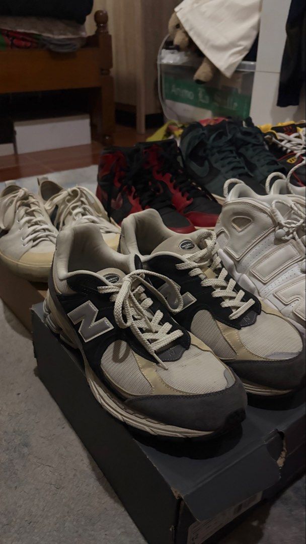 Bulk sneakers deal (Category: Sneakers) located in Paranaque City. Submitted by xxxavi (Listing ID 1466732068, Image 2). Description: Pack of 8 used sneakers all legit! Rush buy for 5k, full pack!! Mostly size 12 Except for: Veja - size 11.5 Nike Dunks - size 12.5.
