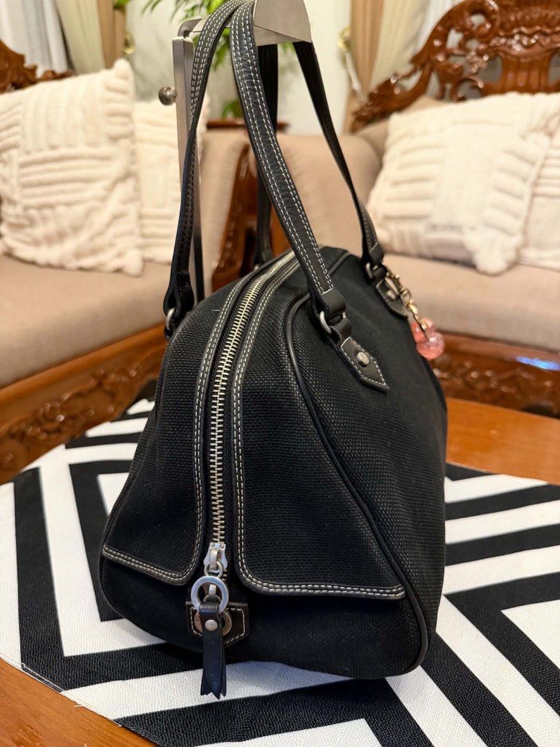 Burberry Black Canvas Handbag (Category: Luxury Bags & Wallets) located in Santiago. Submitted by yrellagnoihsaf (Listing ID 1466716810, Image 3). Description: Black canvas mini boston handbag from Burberry Blue Label featuring the brand’s embroidered equestrian knight logo on the lower front corner. ✅ AUTHENTIC ✅ MINIMAL SIGNS OF USAGE ONLY ✅ L 11” H 8” W 5” ✅ HAND BAG ❤️accessories not included Pm me for details ❣️❣️❣️.