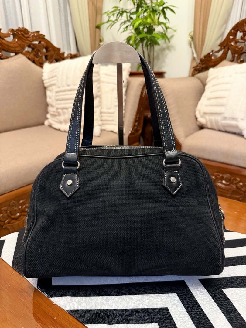 Burberry Black Canvas Handbag (Category: Luxury Bags & Wallets) located in Santiago. Submitted by yrellagnoihsaf (Listing ID 1466716810, Image 2). Description: Black canvas mini boston handbag from Burberry Blue Label featuring the brand’s embroidered equestrian knight logo on the lower front corner. ✅ AUTHENTIC ✅ MINIMAL SIGNS OF USAGE ONLY ✅ L 11” H 8” W 5” ✅ HAND BAG ❤️accessories not included Pm me for details ❣️❣️❣️.