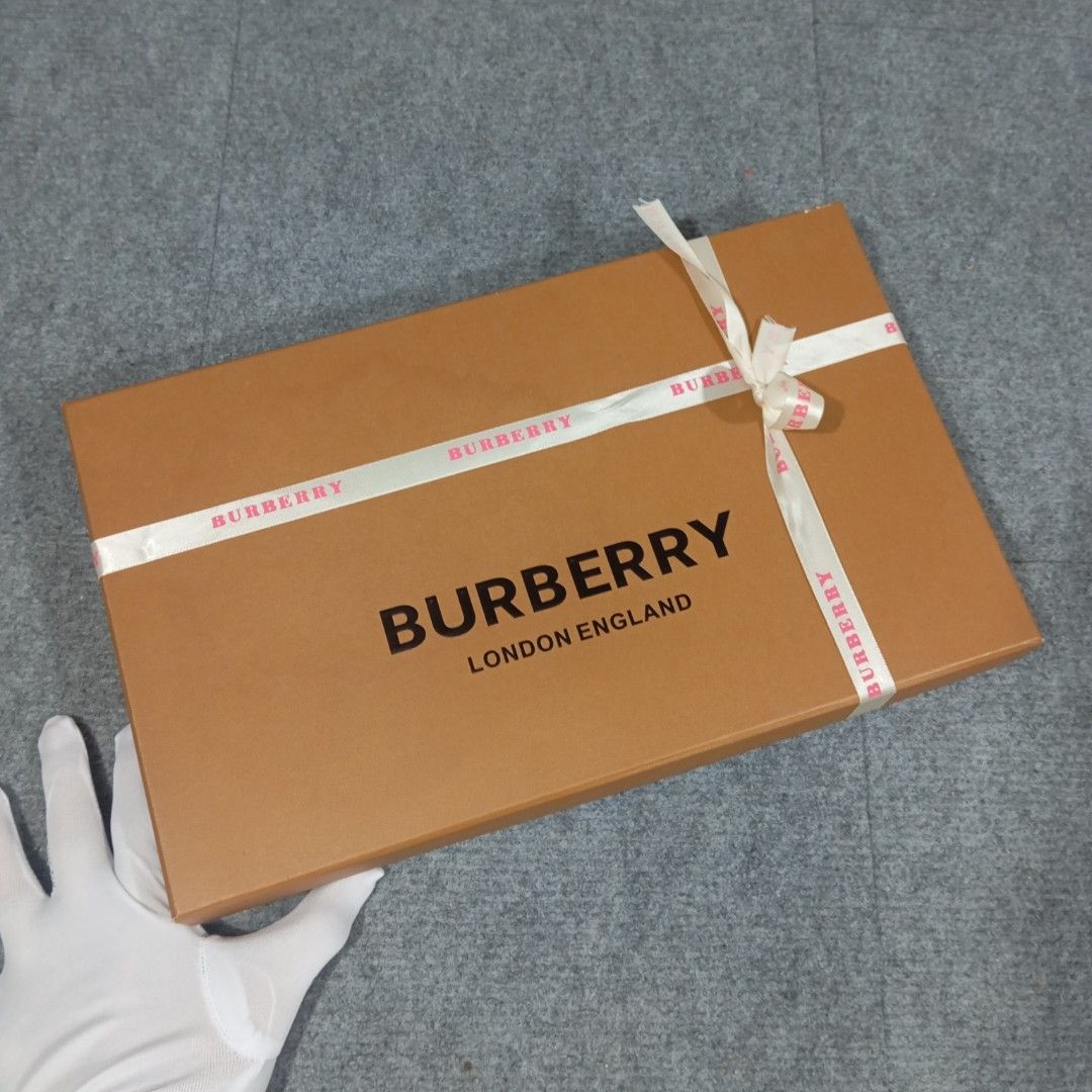 Burberry Check Knight Stamp Silk Scarf (Category: Luxury Accessories) located in Taguig. Submitted by sito. (Listing ID 1466633596, Image 1). Description: For sale! 📣 Burberry Check Knight Stamp Silk Scarf Specs and measurements: • Dimension: 200cm x 70cm Condition Details: • Issue: None • Original Packaging • Color rate: 10/10 • Overall Condition: 10/10 Asking Price: ~₱2800 Transaction Details: Location: Upper Bicutan, Taguig City, Metro Manila