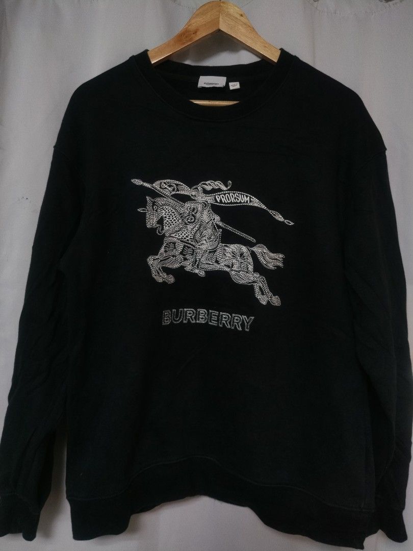 BURBERRY IMBRIOD (Category: Coats, Jackets and Outerwear) located in Manila. Submitted by liljhayvillanueva (Listing ID 1466718681, Image 1). Description: BURBERRY IMBRIOD SIZE M-FIT LARGE COLORATE 9/10 ISSUE X NEED WASH.