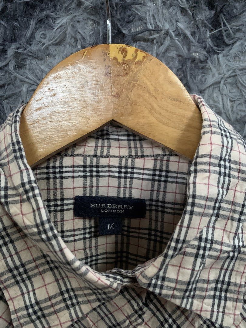 Burberry Long Sleeve beige Micro-Nova Vintage (Category: Coats, Jackets and Outerwear) located in Manila. Submitted by etchelverano (Listing ID 1466605499, Image 2). Description: Burberry Vintage beige Micro-Nova Vintage As new condition No issue Color rate 10/10 Size M Dimes L24 W19.