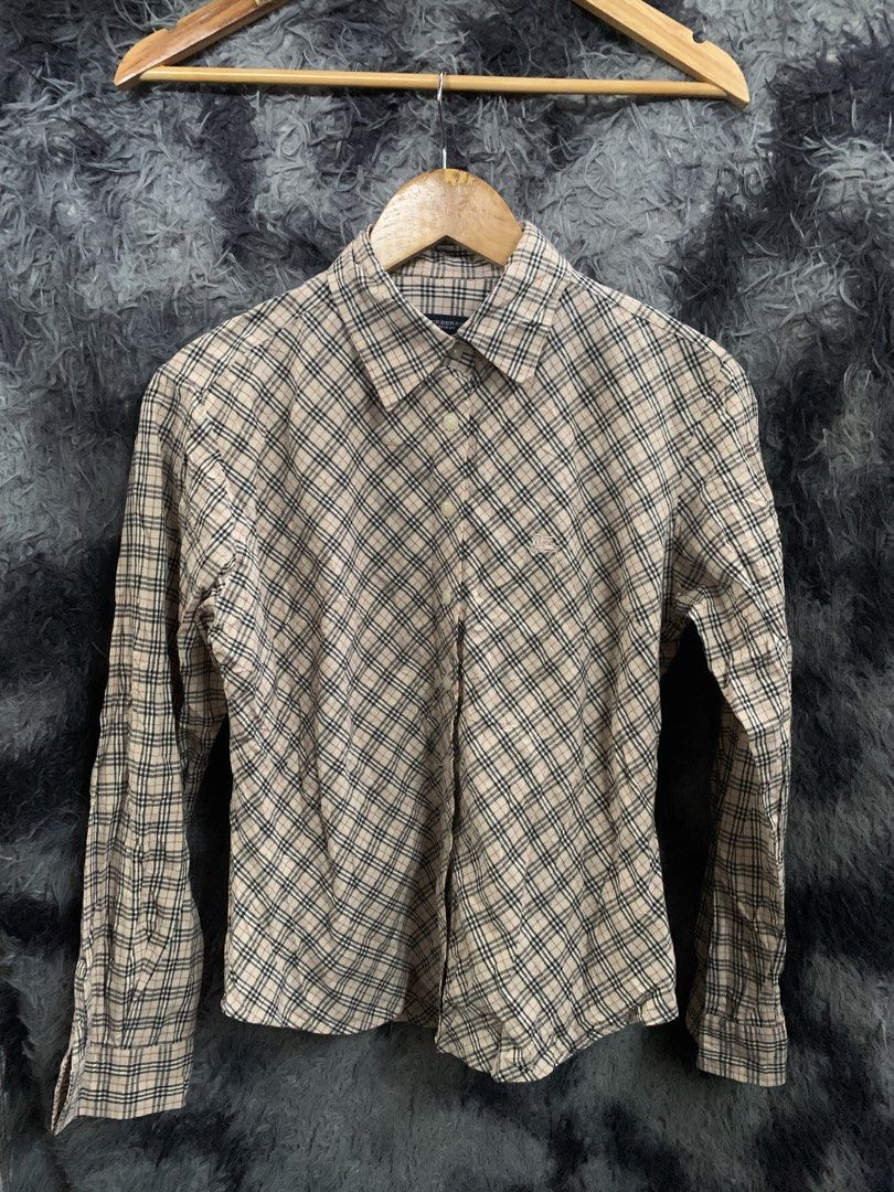 Burberry Long Sleeve beige Micro-Nova Vintage (Category: Coats, Jackets and Outerwear) located in Manila. Submitted by etchelverano (Listing ID 1466605499, Image 1). Description: Burberry Vintage beige Micro-Nova Vintage As new condition No issue Color rate 10/10 Size M Dimes L24 W19.