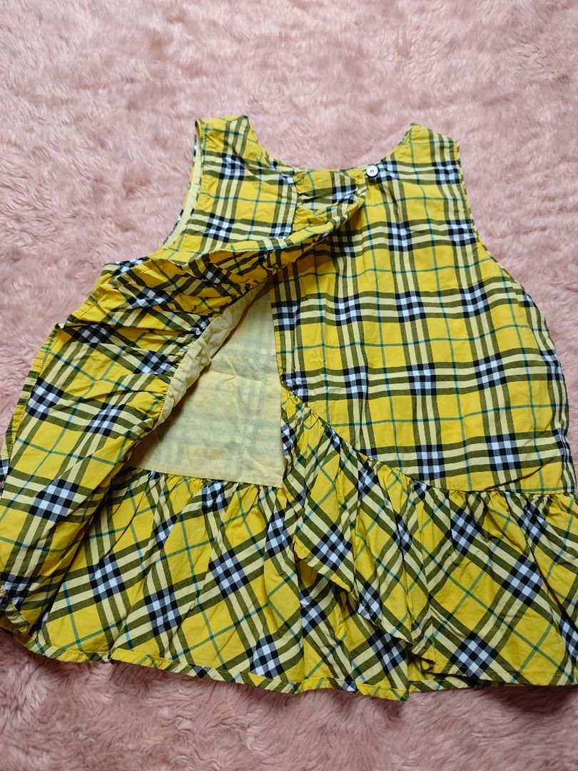 BURBERRY SEXY KIDS TOP (Category: Babies & Kids Fashion) located in Imus. Submitted by eykc01 (Listing ID 1466644009, Image 2). Description: LIKE NEW 10YO.