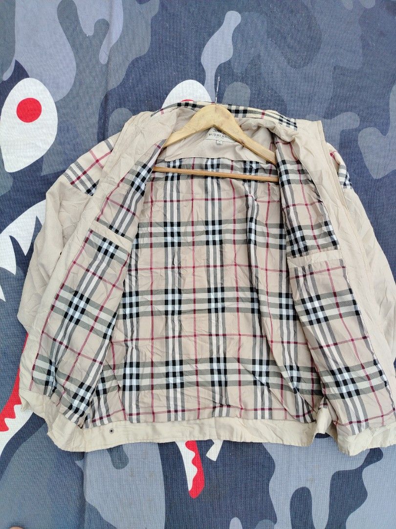 BURBERRY VINTAGE BEIGE ZIP UP JACKET (Category: Coats, Jackets and Outerwear) located in Don Carlos. Submitted by thriftnidodong_23 (Listing ID 1466576903, Image 2). Description: This appears to be a vintage beige Burberry zip-up jacket, featuring the signature Nova Check pattern on the shoulder panels. 22.5X28.