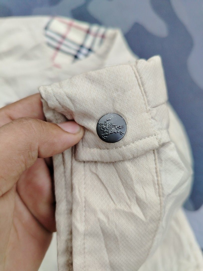 BURBERRY VINTAGE BEIGE ZIP UP JACKET (Category: Coats, Jackets and Outerwear) located in Don Carlos. Submitted by thriftnidodong_23 (Listing ID 1466576903, Image 3). Description: This appears to be a vintage beige Burberry zip-up jacket, featuring the signature Nova Check pattern on the shoulder panels. 22.5X28.