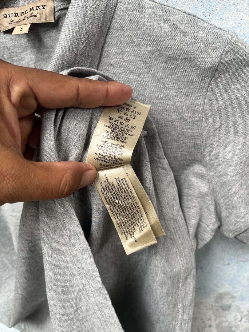 Burberrys (Category: Others Tops) located in Siay. Submitted by Jaaziahthriftdumaguete (Listing ID 1466615610, Image 3). Description: Wts ❗ Burberry polo shirt women 16 width 23 length small-medium 10/10 color rate flawless excellent condition metal logo Mine : 1000 free ship only Location Zamboanga Sibugay Mindanao.