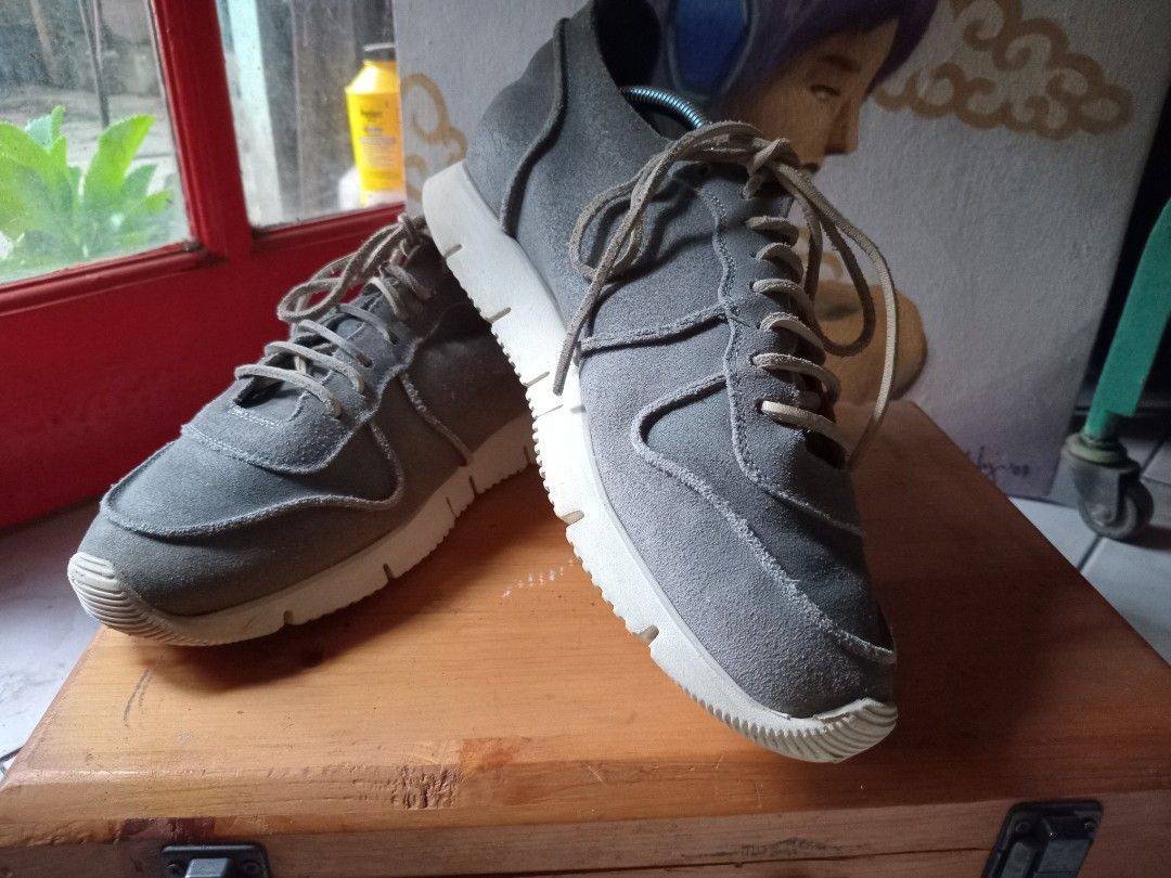 BUTTERO gray suede sneakers (Category: Sneakers) located in Cagayan de Oro. Submitted by joven.uy86-31596 (Listing ID 1466643545, Image 1). Description: Buttero gray suede sneakers. Made in Italy. In good vintage condition with signs of wear. .