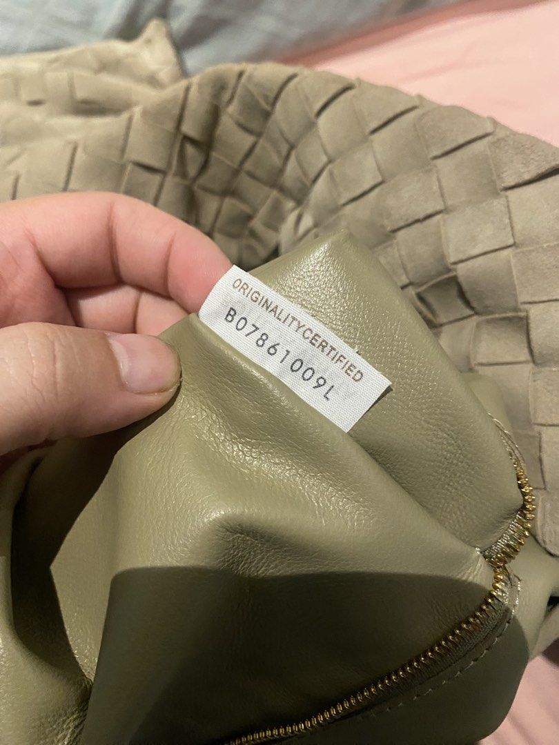 BV Hop Bag (Category: Shoulder Bags) located in Manila. Submitted by luv4luxxe (Listing ID 1466727185, Image 3). Description: - Bottega Hop large size - Olive Green Suede - Leather Lining Price Negotiable All Sales Final.
