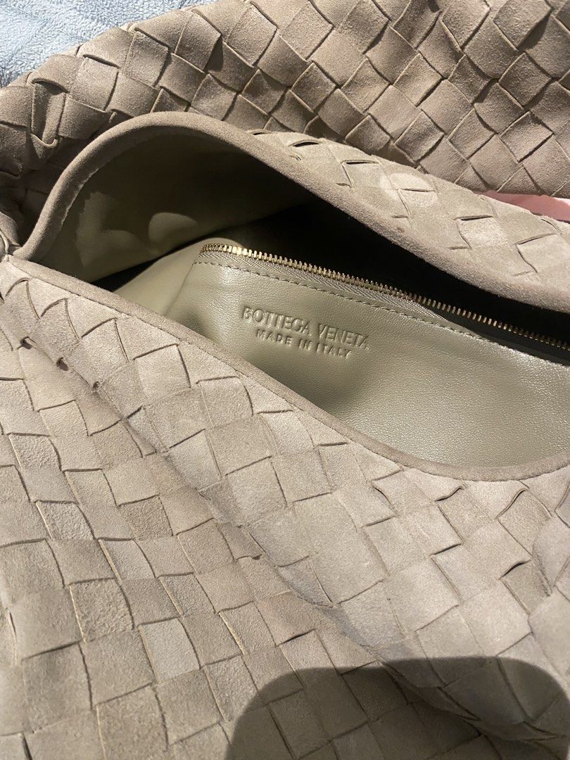 BV Hop Bag (Category: Shoulder Bags) located in Manila. Submitted by luv4luxxe (Listing ID 1466727185, Image 2). Description: - Bottega Hop large size - Olive Green Suede - Leather Lining Price Negotiable All Sales Final.