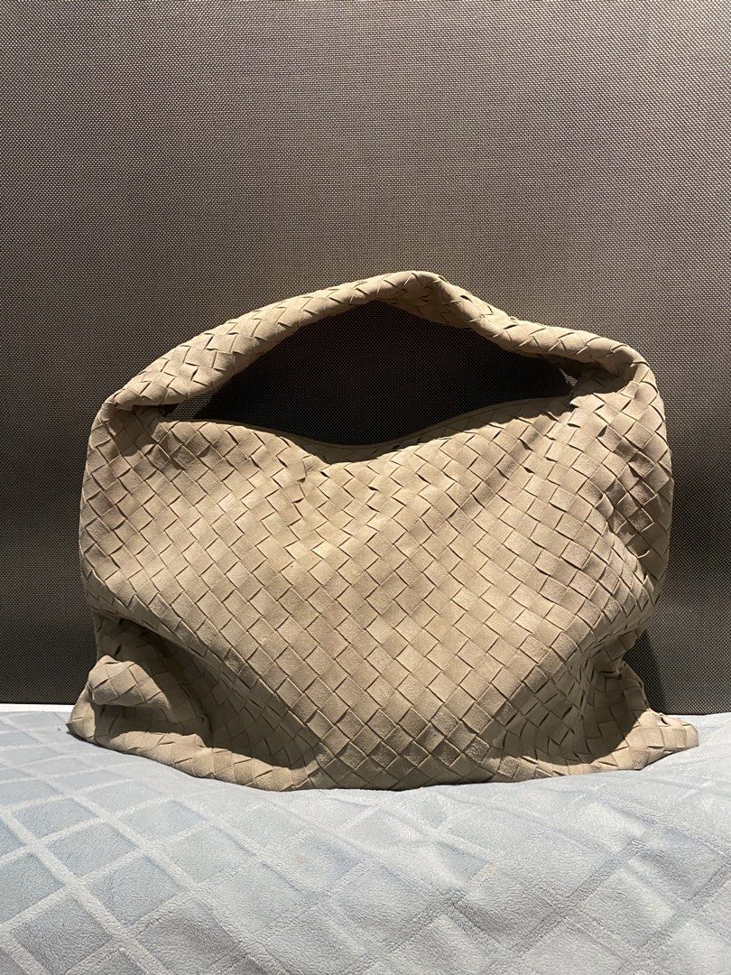 BV Hop Bag (Category: Shoulder Bags) located in Manila. Submitted by luv4luxxe (Listing ID 1466727185, Image 1). Description: - Bottega Hop large size - Olive Green Suede - Leather Lining Price Negotiable All Sales Final.