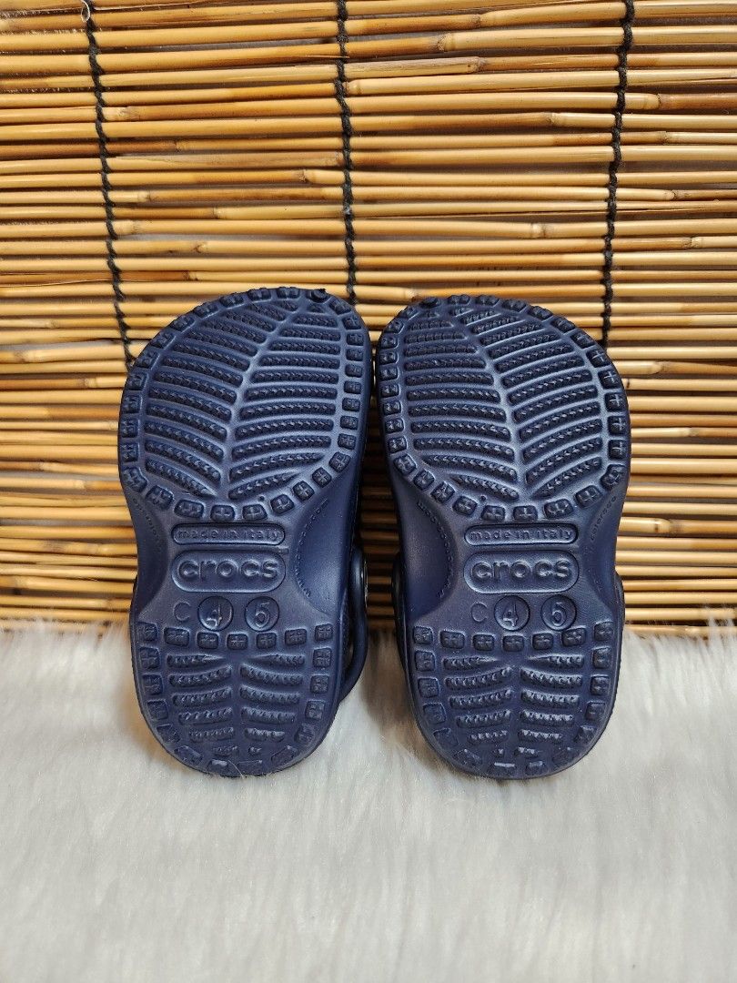 C4/5- Preloved Original Crocs for kids (Category: Babies & Kids Fashion) located in Navotas City. Submitted by FluffyFeet (Listing ID 1466734837, Image 3). Description: NEW ARRIVAL❗️ This is a PRELOVED ORIGINAL CROCS FOR KIDS‼️ Please managed your expectations ❤️ 📌 Strictly MINE NOW, PAY NOW ONLY❗️ (Unless suki na po na maayos kausap at iwas cancellation) 📌 You may ask for other photos before placing order/s STRICTLY NO RETURN, NO EXCHANGE UNLE