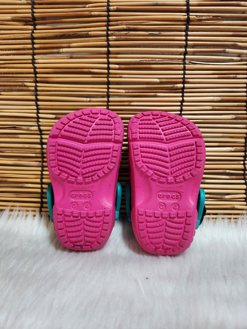 C4- Preloved Original Crocs for kids (Category: Babies & Kids Fashion) located in Navotas City. Submitted by FluffyFeet (Listing ID 1466727937, Image 3). Description: NEW ARRIVAL❗️ This is a PRELOVED ORIGINAL CROCS FOR KIDS‼️ Please managed your expectations ❤️ 📌 Strictly MINE NOW, PAY NOW ONLY❗️ (Unless suki na po na maayos kausap at iwas cancellation) 📌 You may ask for other photos before placing order/s STRICTLY NO RETURN, NO EXCHANGE UNLESS