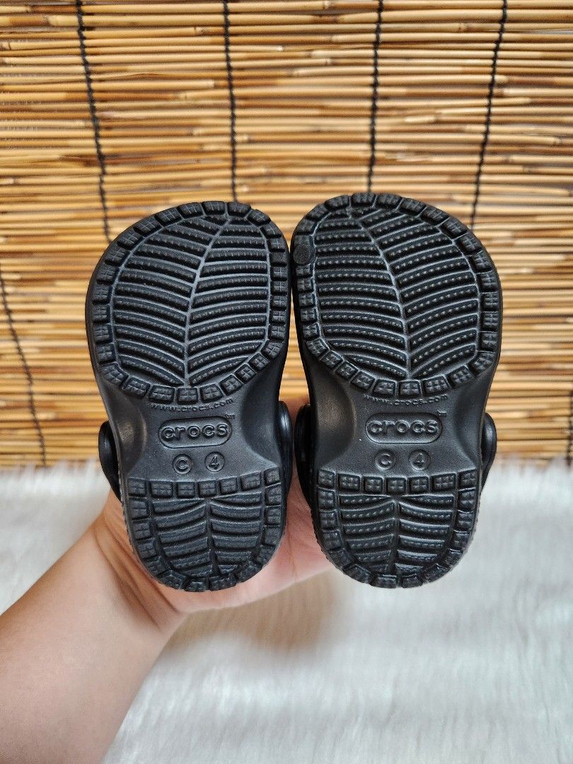 C4- Preloved Original Crocs for kids (Category: Babies & Kids Fashion) located in Navotas City. Submitted by FluffyFeet (Listing ID 1466730172, Image 3). Description: NEW ARRIVAL❗️ This is a PRELOVED ORIGINAL CROCS FOR KIDS‼️ Please managed your expectations ❤️ 📌 Strictly MINE NOW, PAY NOW ONLY❗️ (Unless suki na po na maayos kausap at iwas cancellation) 📌 You may ask for other photos before placing order/s STRICTLY NO RETURN, NO EXCHANGE UNLESS