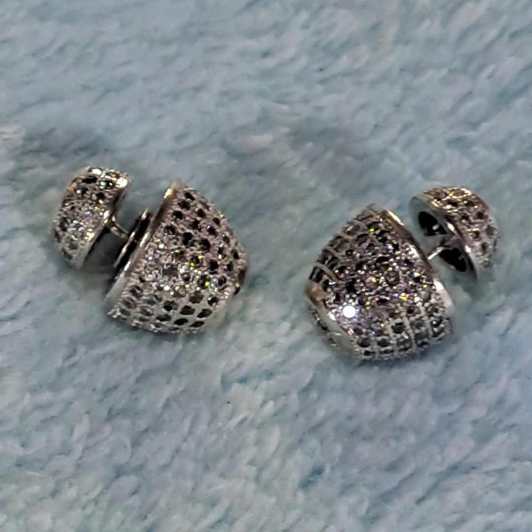 Cagole Diamonds Dome Stud Silver Earrings (Category: Earrings) located in Pila. Submitted by ester_aurea (Listing ID 1466629753, Image 2). Description: Authentic silver diamond stones gcash+sf no cod - Double-sided design with shimmering pave diamonds - Dome-shaped front with a smaller crystal backing piece - Sparkling silver-tone metal setting - Catches the light nicely from every angle - Good size and sits comfortably on the earlobe.