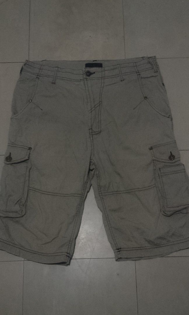 calvin klein cargo shorts (Category: Shorts) located in Oas. Submitted by yortzzz (Listing ID 1466695592, Image 1). Description: no issue!.