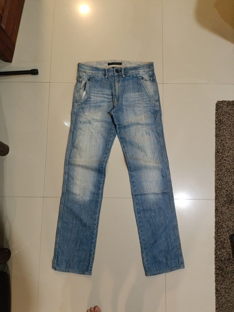 CALVIN KLEIN JEANS (Category: Jeans) located in Quezon City. Submitted by daniel_thrift05 (Listing ID 1466624927, Image 1). Description: No issue Excellent condition Size 30 Dm me for more details.