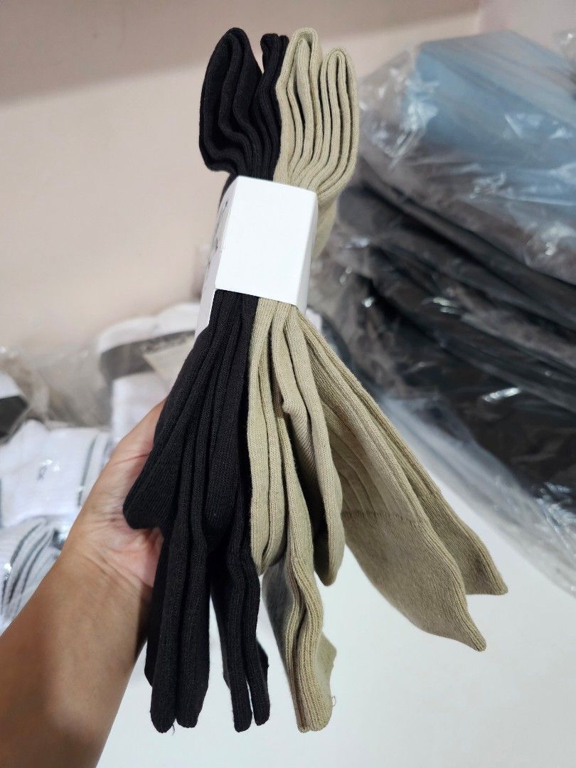 CALVIN KLEIN Men's Crew Socks - 4 pairs (Category: Socks) located in Quezon City. Submitted by senyoramaria2 (Listing ID 1466773079, Image 3). Description: CALVIN KLEIN Crew Cut Socks Lightweight Ribbed design Men's One size 4 pairs 2 x beige 2 x black #USpasabuy.